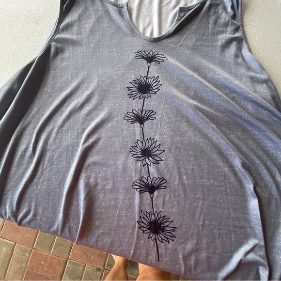 6 for $20♥️ plus sized Daisy blouse in a gray silvery color - Picture 7 of 7